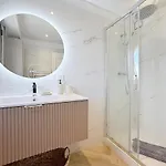 Appartamento Chic Avec Balcon Carré D Or