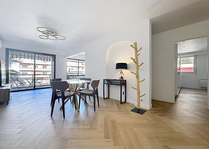 Chic Avec Balcon Carre D Or Daire *