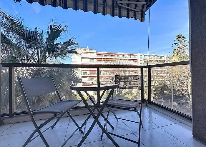 Chic Avec Balcon Carre D Or Apartmán *