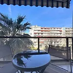 Apartment Chic Avec Balcon Carre D Or
