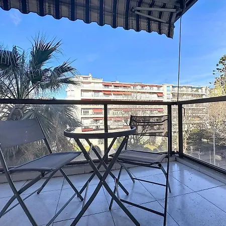 Chic Avec Balcon Carre D Or 아파트 *