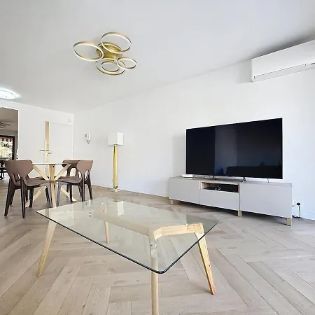 Chic Avec Balcon Carre D Or نيس