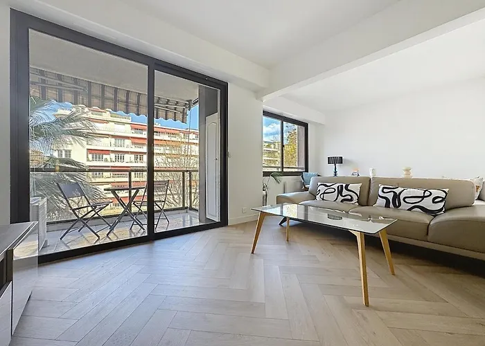 Apartamento Chic Avec Balcon Carre D Or
