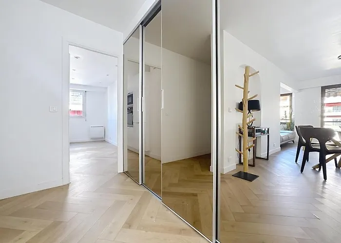 Chic Avec Balcon Carre D Or نيس