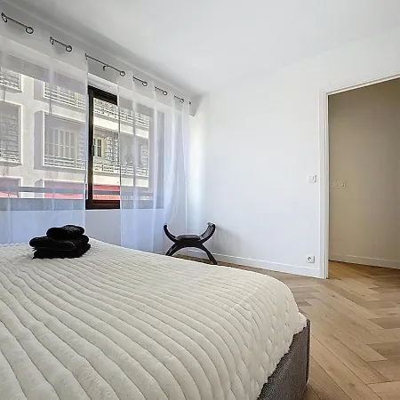 Apartman Chic Avec Balcon Carre D Or