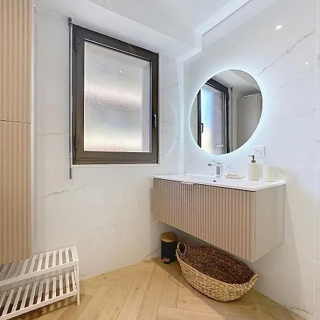 Apartman Chic Avec Balcon Carre D Or Nizza