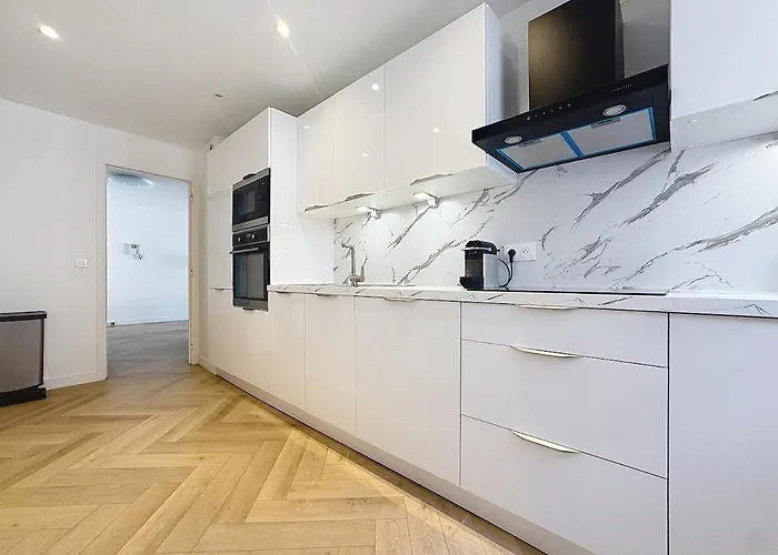 Chic Avec Balcon Carre D Or *