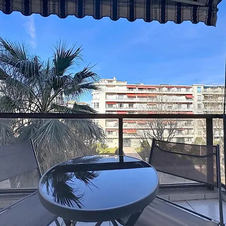 Apartmán Chic Avec Balcon Carre D Or