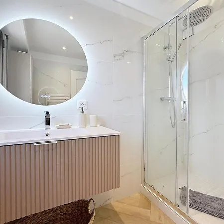 Apartmán Chic Avec Balcon Carre D Or